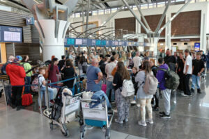 Konzulárno-krízový tím SR sa z Blízkeho východu vrátil na Slovensko, pomáhal s e...