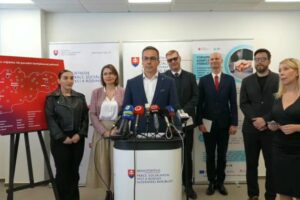 Program ministra Tomáša pre osamelých rodičov predbehol očakávania, prihlásilo s...