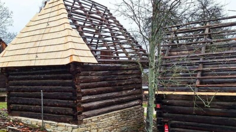 Múzeum slovenskej dediny v Martine pokračuje v obnove striech historických objektov