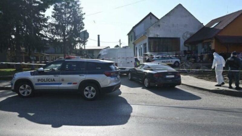 Vražda muža v Ilave má obvinenú, žena mala svojho partnera usmrtiť viacerými bodnými ranami – FOTO