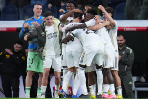 Geniálny gól Ardu Gülera. Hráč Realu Madrid preloboval brankára Elche zo 70 metr...