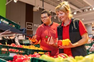 Kaufland zvýšil investície do zamestnancov: Medziročne vyčlenil na personálne ná...