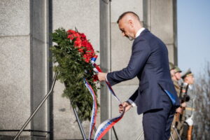 Raši sa stretne s Okamurom, pôjde o historicky najväčšie spoločné rokovanie vede...