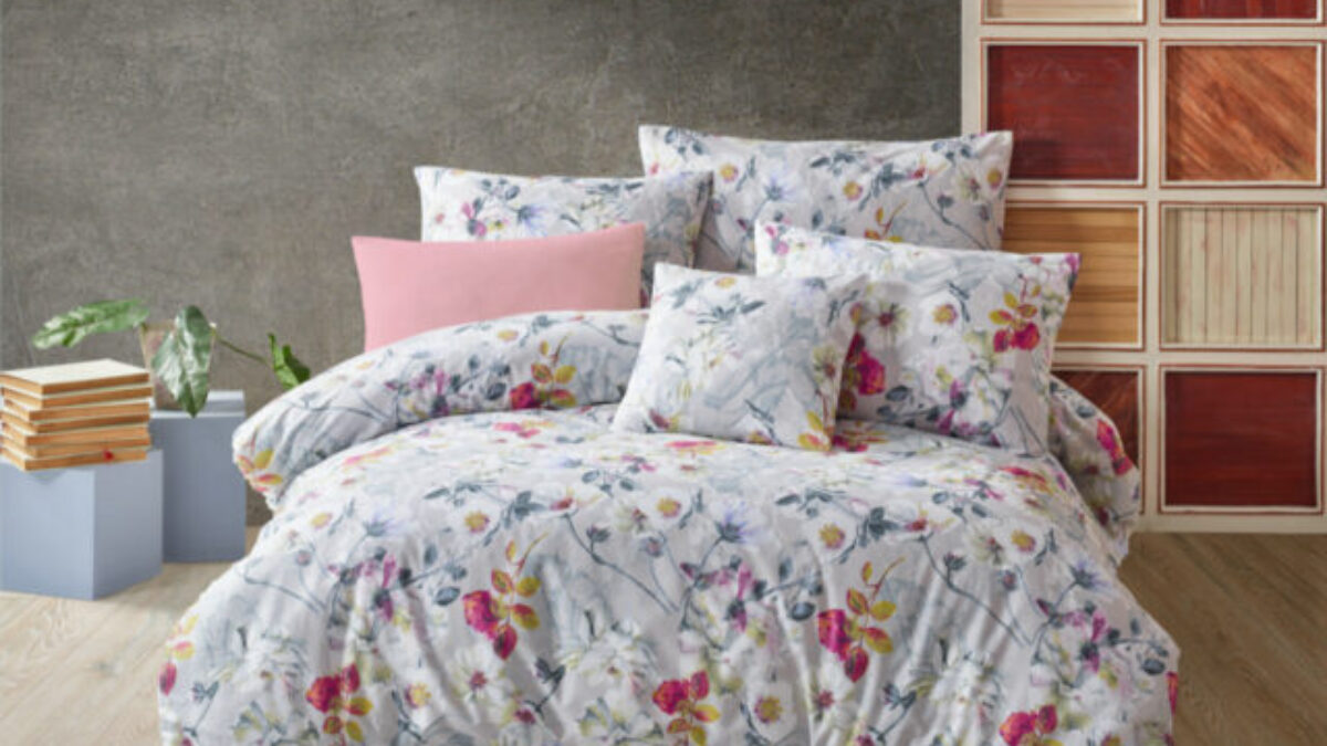 Spálňa v rozkvete: Od drobných vlčích makov až po bohaté kvetinové vzory