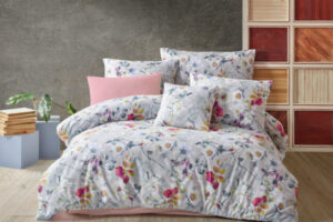 Spálňa v rozkvete: Od drobných vlčích makov až po bohaté kvetinové vzory