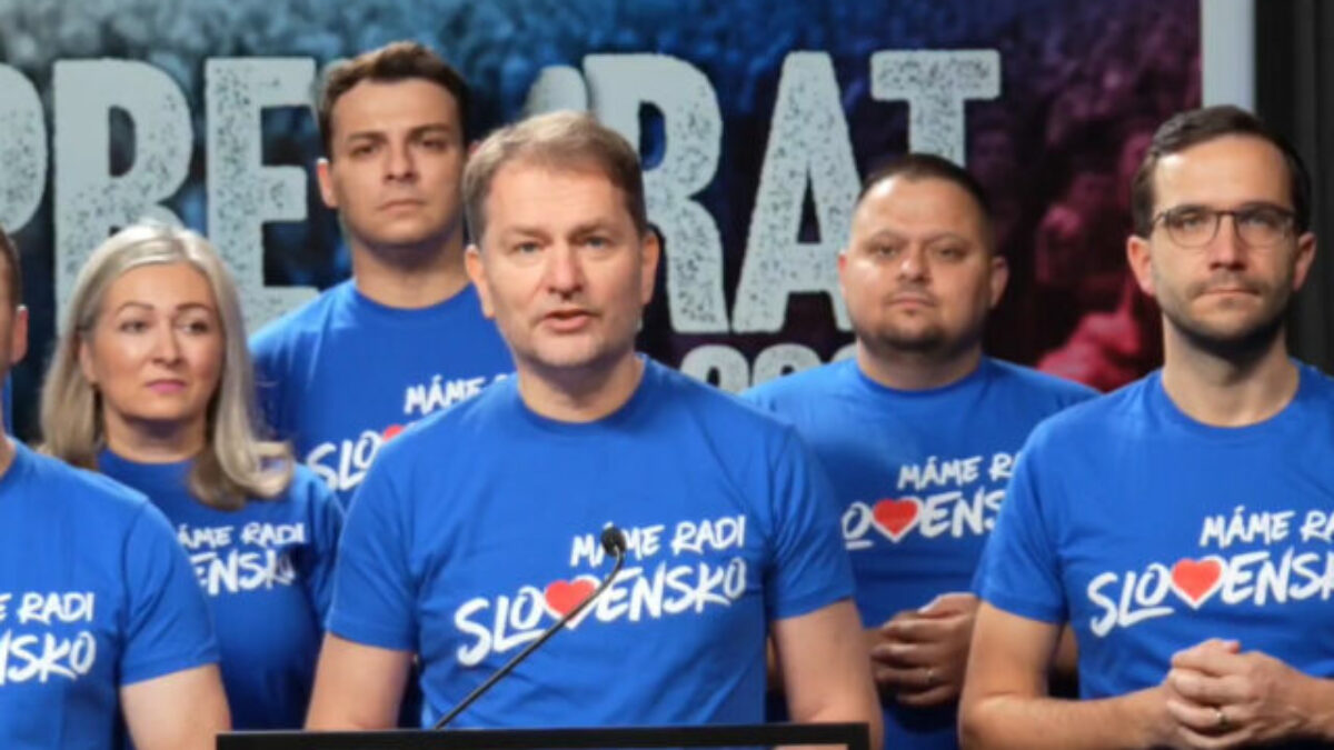 Opozičné hnutie Slovensko chce zaviesť elektronické hlasovanie po vzore Estónska, názory sympatizantov zisťuje v ankete „Prevrat 2027″ – VIDEO