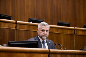 O odvolaní Tibora Gašpara sa rokovať nebude, poslanci neschválili program mimori...