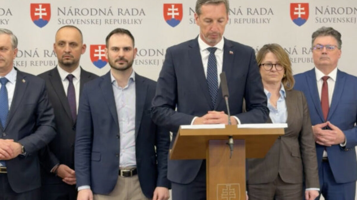 KDH v otvorenom liste Pellegrinimu kritizuje stav parlamentu. Ak sa situácia nezmení, chce odvolať Rašiho – VIDEO