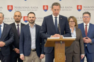 KDH v otvorenom liste Pellegrinimu kritizuje stav parlamentu. Ak sa situácia nez...