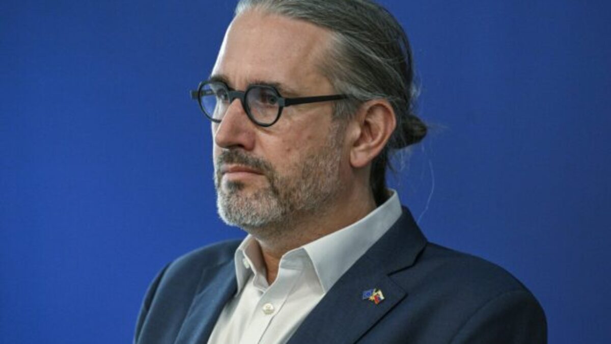 Europoslanec Hojsík sa pýta, či má Šimečka pre kauzu matky rezignovať z pozície syna – VIDEO