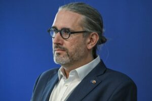 Europoslanec Hojsík sa pýta, či má Šimečka pre kauzu matky rezignovať z pozície ...