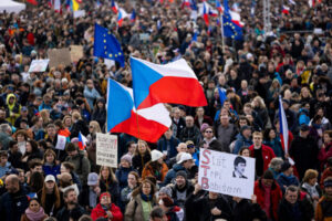 Masívny protest v Prahe proti Babišovej vláde, do ulíc vyšli desaťtisíce ľudí – ...
