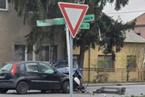 Muž šoféroval napriek zadržanému vodičáku, policajti ho musela naháňať – FOTO