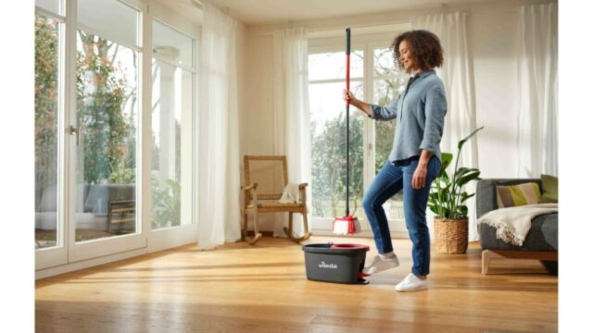 Plavte sa s vlajkovou loďou Vileda na vlne navoňaných podlahových krytín