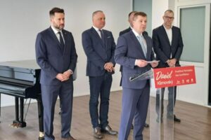 Vallovým kandidátom na starostu Petržalky je Daniel Klimovský, v súčasnom vedení...