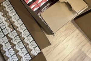 Pri akcii „Cooker“ v Košiciach zaistili colníci státisíce cigariet, ako aj lieh