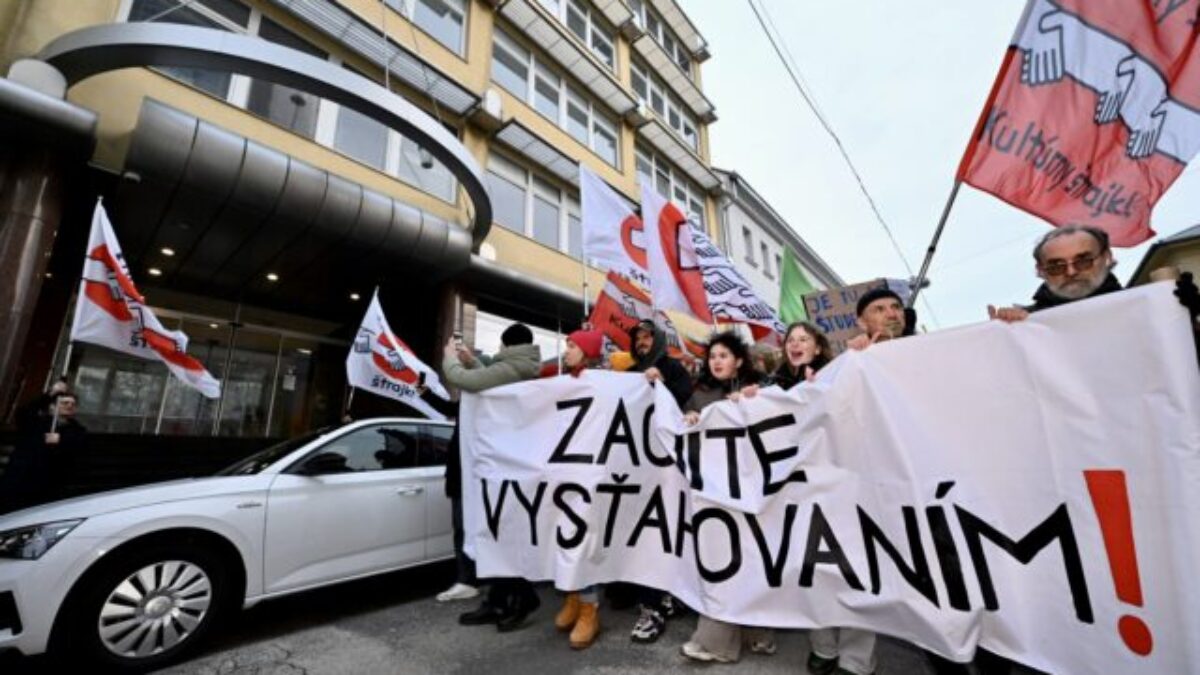 Protest Veľká kultúrna mobilizácia v Bratislave má za cieľ zastaviť ministerku Šimkovičovú, pochod obmedzí aj dopravu – FOTO