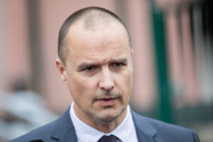 V procese s Ficovým poradcom Lindtnerom vypovedal sudca Sklenka, potvrdil základ...