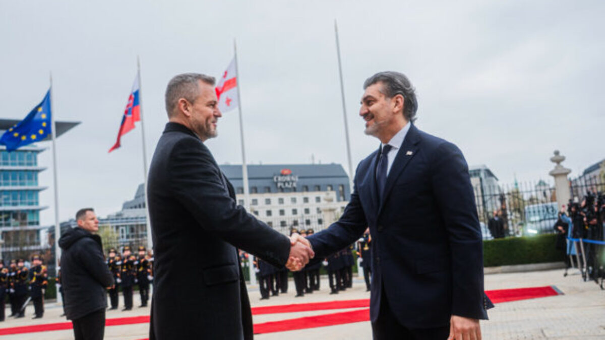 Pellegrini privítal v Bratislave gruzínskeho prezidenta, Korčok hovorí o nebezpečnom signáli pre EÚ – FOTO, VIDEO