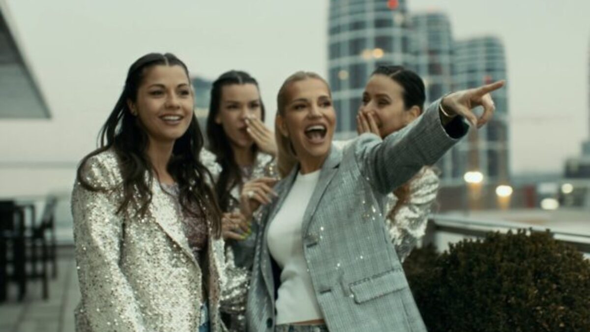 Dara Rolins je tu „Znova a zas“, tentoraz s videoklipom mapujúcim spomienky z kariérnych úspechov i života – VIDEO, FOTO