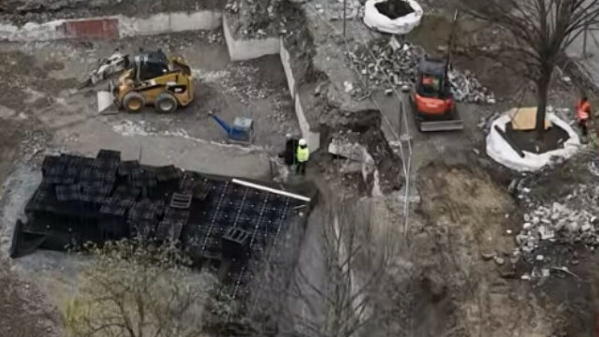 Živé námestie sa mení krok za krokom, práce prebiehajú na viacerých miestach naraz – VIDEO