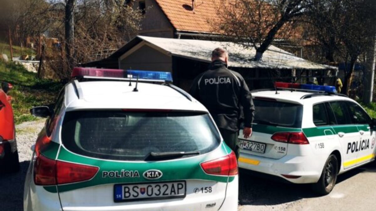 Výbuch v Banskej Štiavnici zranil muža, príčinu preverujú policajti aj experti – FOTO