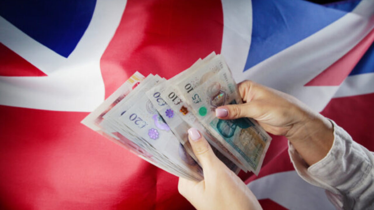 Britská ekonomika vo februári prekonala očakávania, HDP vzrástol o 0,5 percenta