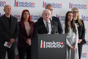 Právo na pravdu chce kúpele pre každého seniora ako 14. dôchodok. Peniaze sú, pr...