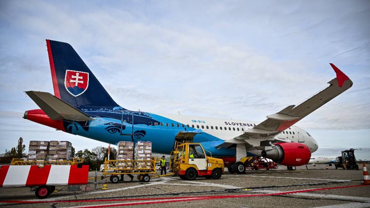 Vládny špeciál uviazol v Kazachstane, časť slovenskej delegácie sa vracia domov komerčne