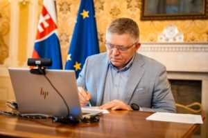 Fico za riešenie situácie v Hormuzskom prielive považuje dôsledné dodržiavanie m...