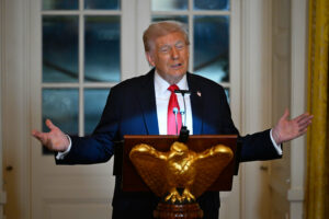 Trump ustúpil zo sankcií, USA dočasne povolili ruskú ropu, dôvodom je rast cien ...
