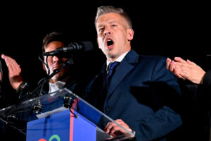 Magyar žiada od prezidenta okamžité poverenie na zostavenie vlády, následne ho v...