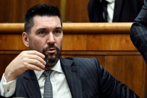 Takáčova novela katastrálneho zákona v parlamente neprešla, za návrh hlasovala l...