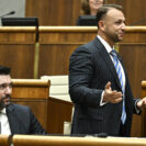 Odvolávanie Šutaja Eštoka sa v parlamente nezačalo ani v piatok, schôdzu sa nepo...