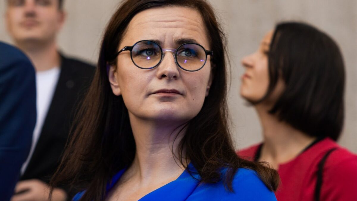 Danko vykázal Mesterovú z rokovacej sály pre hárky s podpismi, poslankyňa sa chce obrátiť na ústavný súd – VIDEO