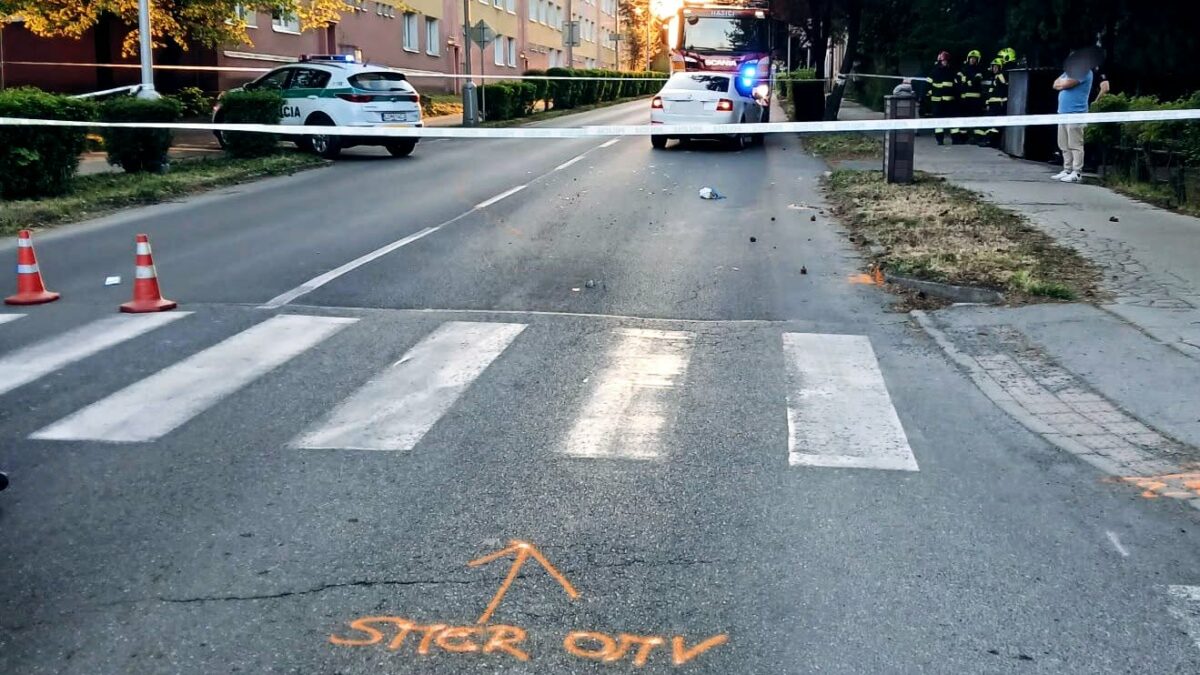 Auto zrazilo chodkyňu na priechode v Lučenci. Utrpela ťažké zranenia, do nemocnice ju musel transportovať vrtuľník – FOTO