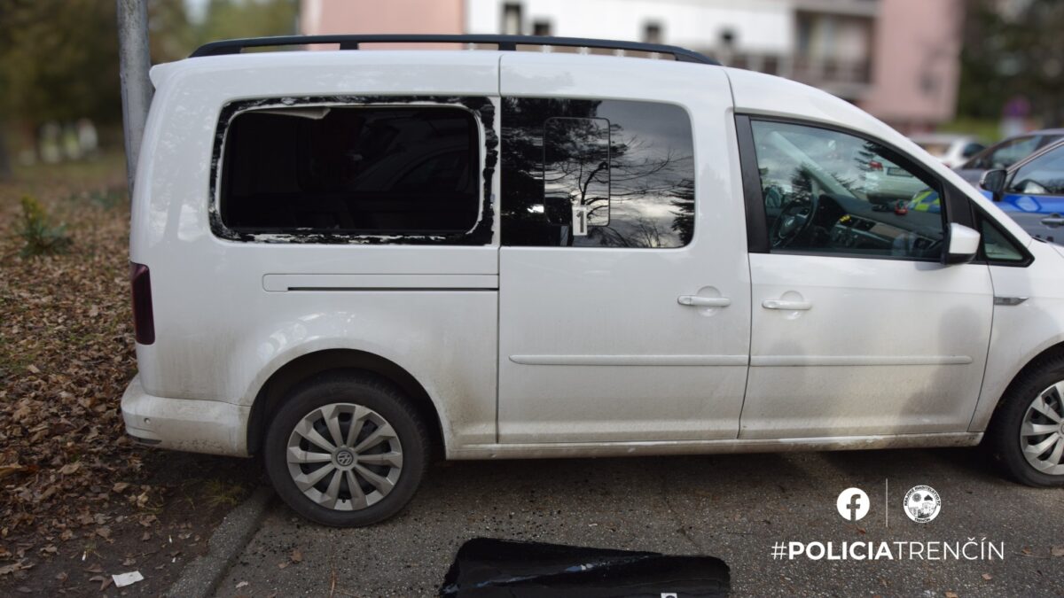 Kriminalisti objasnili sériu vlámaní do áut, páchateľ si vyberal najmä VW Caddy – FOTO