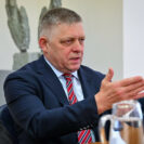 Prioritou pre Magyara sú Benešove dekréty, tvrdí Fico a oznámil tiež, že 1. mája...