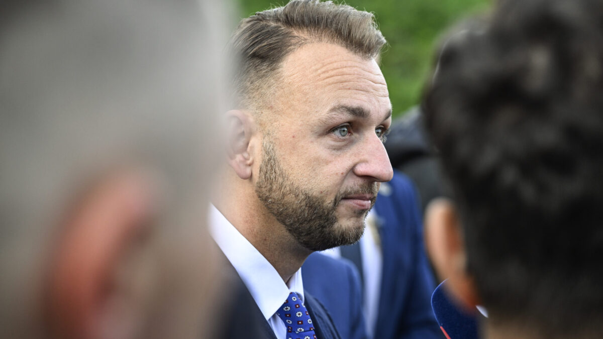 Útok na Ferenčáka polícia prešetrí, ubezpečuje Šutaj Eštok, no odmieta politický motív