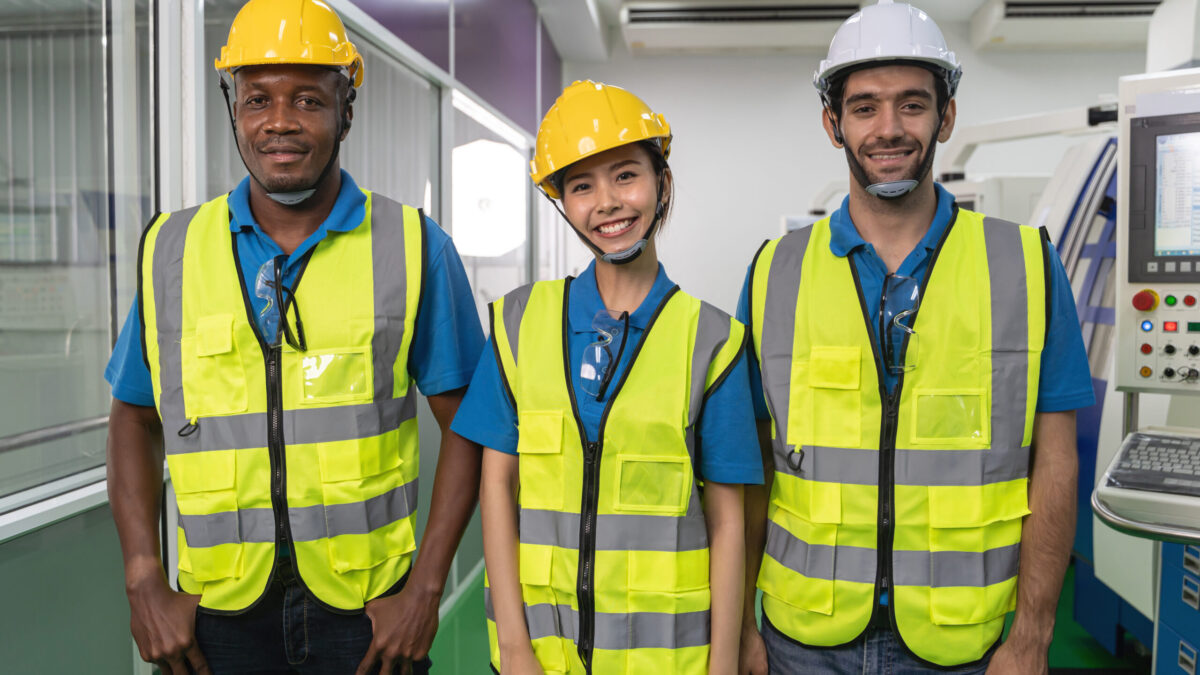 Na pracovnom trhu pribúda cudzincov, ich integrácia však zaostáva a úskalia má aj nábor pracovníkov
