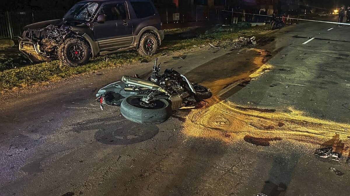 V obci Veľké Revištia prišiel o život motorkár, vošiel do protismeru a zrazil sa s autom