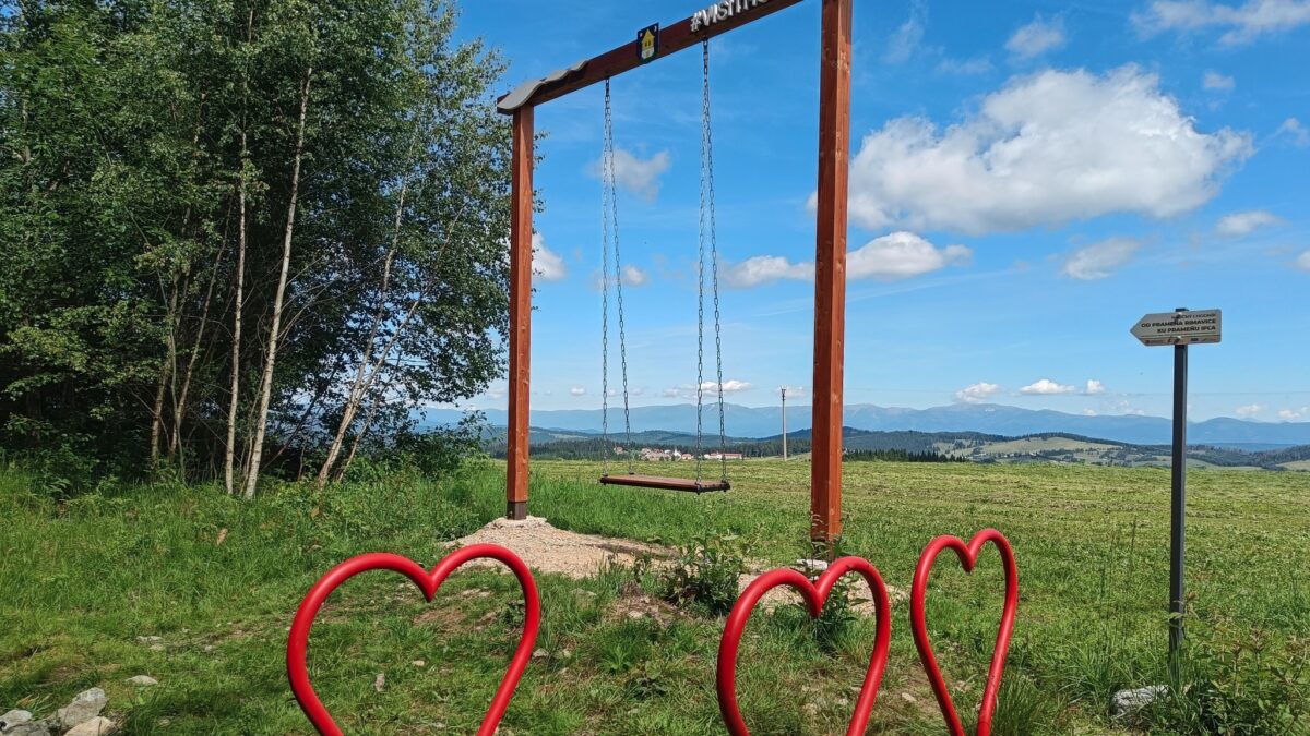 Najväčšia horehronská hojdačka sa zrútila, keď na nej boli traja ľudia. Zasahoval aj záchranársky vrtuľník
