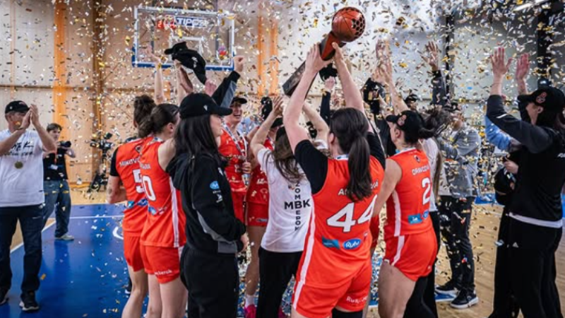 Nová trofej pozná svojho víťaza. Basketbalistky Ružomberka bez kľúčových hráčok otočili stratený zápas a získali titul – VIDEO