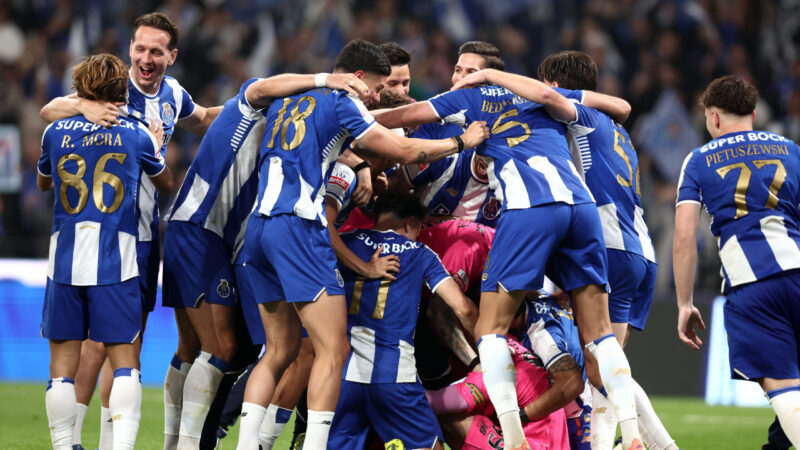 Ďalšia európska súťaž pozná svojho šampióna. Porto ovládlo portugalskú ligu, Mourinho hromžil – VIDEO