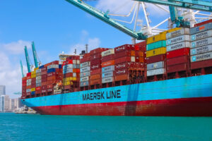 Firma Maersk tvrdí, že jej loď prešla Hormuzským prielivom pod americkou eskorto...