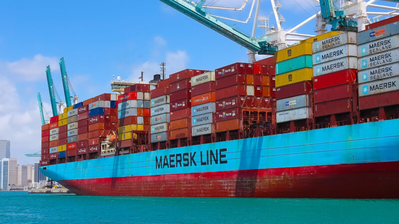 Firma Maersk tvrdí, že jej loď prešla Hormuzským prielivom pod americkou eskortou