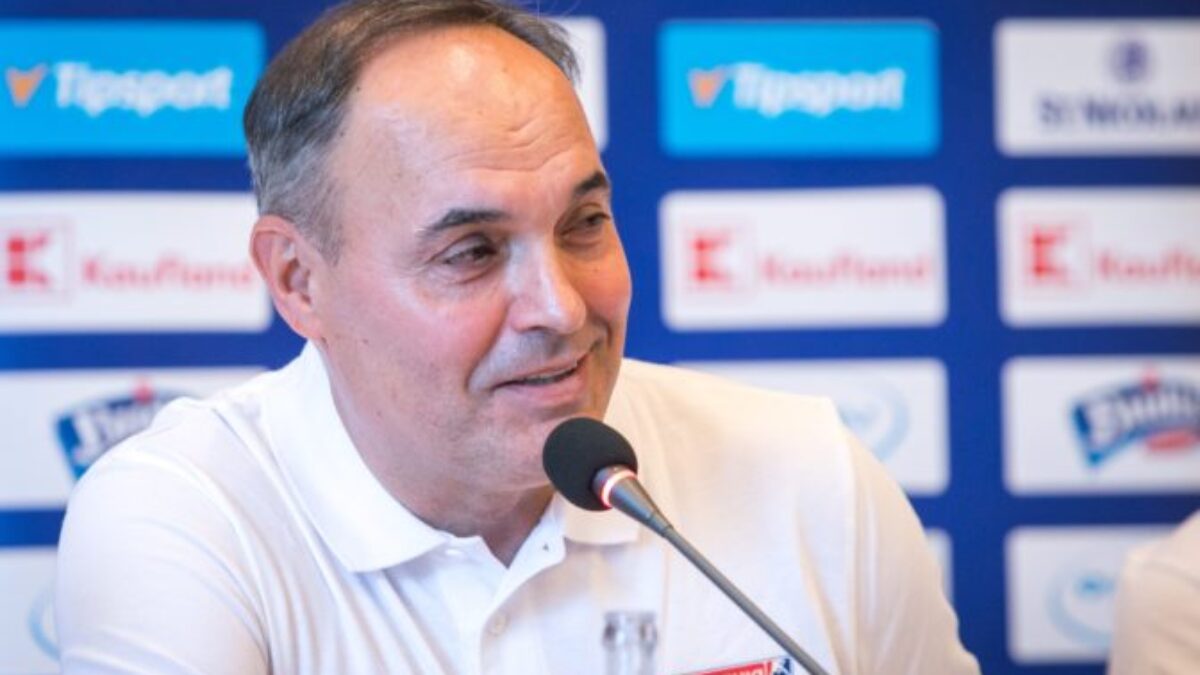 Bokroša teší obrovský úspech hokejistov do 18 rokov. Kritizoval platy pre slovenských mládežníckych trénerov, ledva prežijú – VIDEO