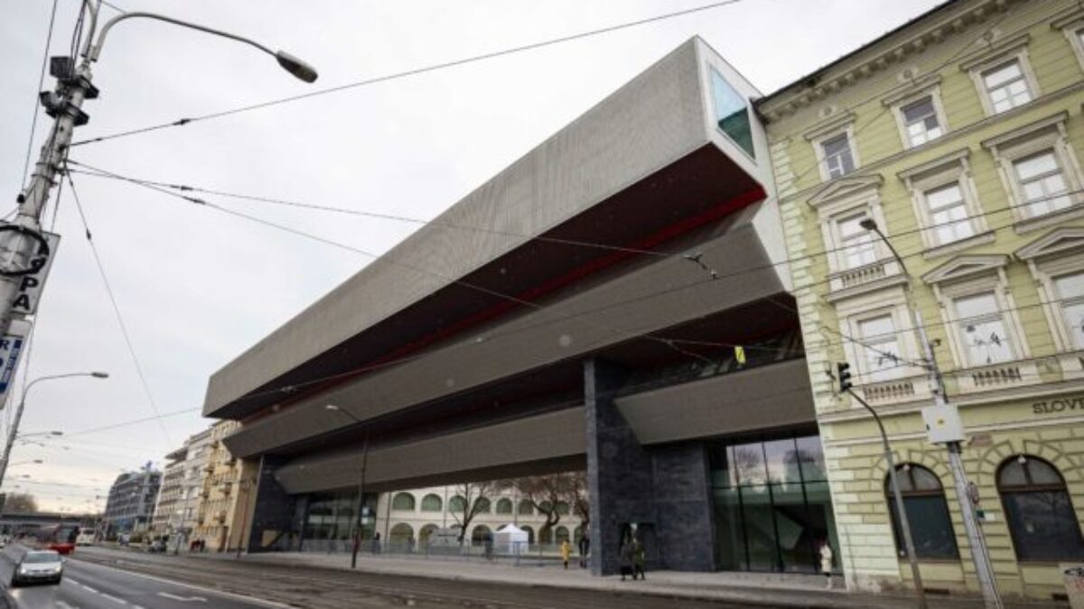 Otvorená kultúra upozorňuje na zvýšenú vlhkosť vzduchu v depozitári SNG, varuje pred ohrozením vzácnych diel