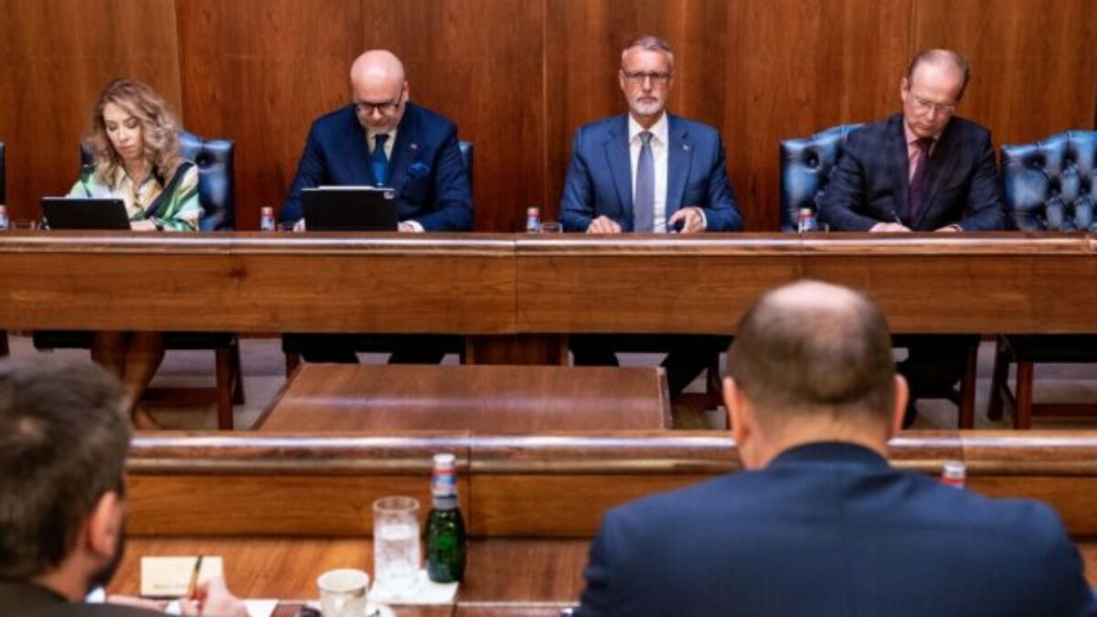 Raši prijal zástupcov ZMOS aj SK8, predložili mu historicky prvý dokument k reforme verejnej správy – VIDEO, FOTO