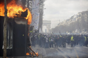 V Paríži zatkli 127 osôb počas osláv postupu PSG do finále Ligy majstrov